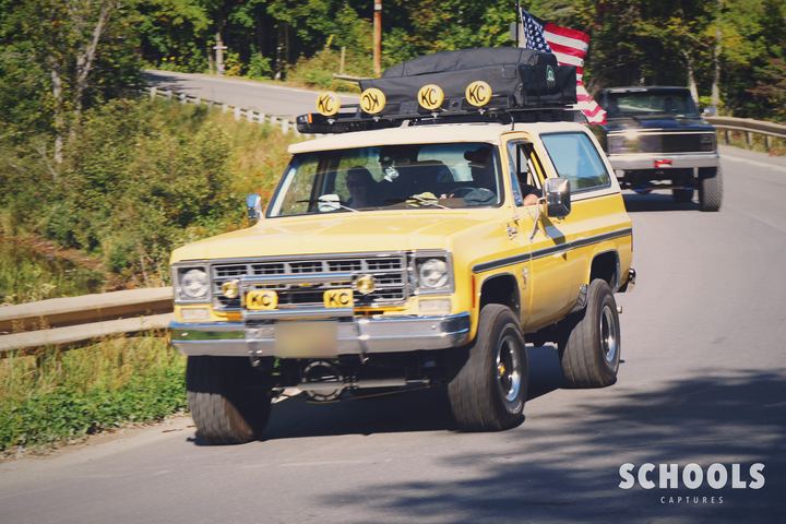 Yellowith tan K5 Blazer with flag + roof lights